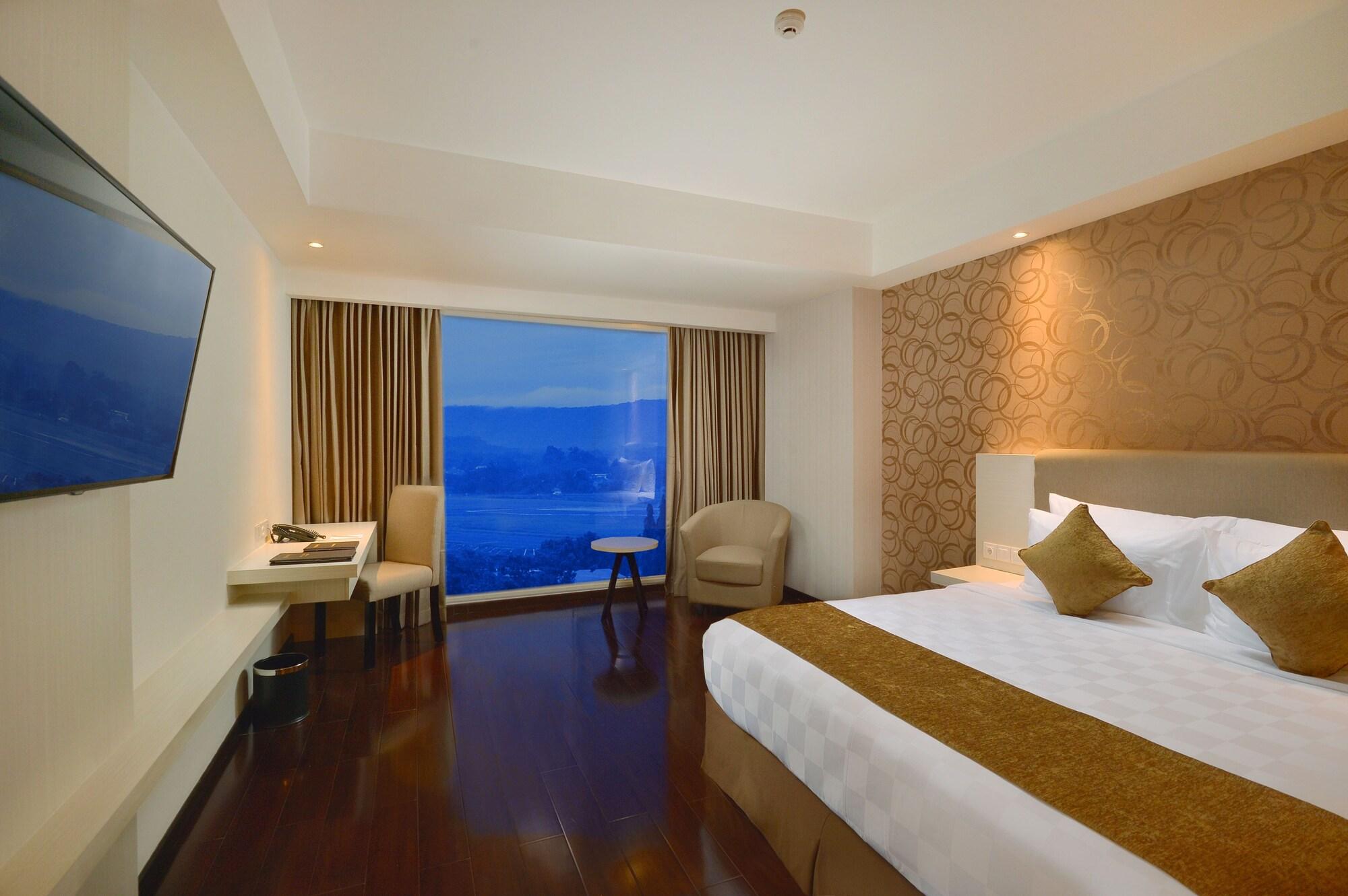 Platinum Adisucipto Hotel&Conference Center Kalasan Exterior foto