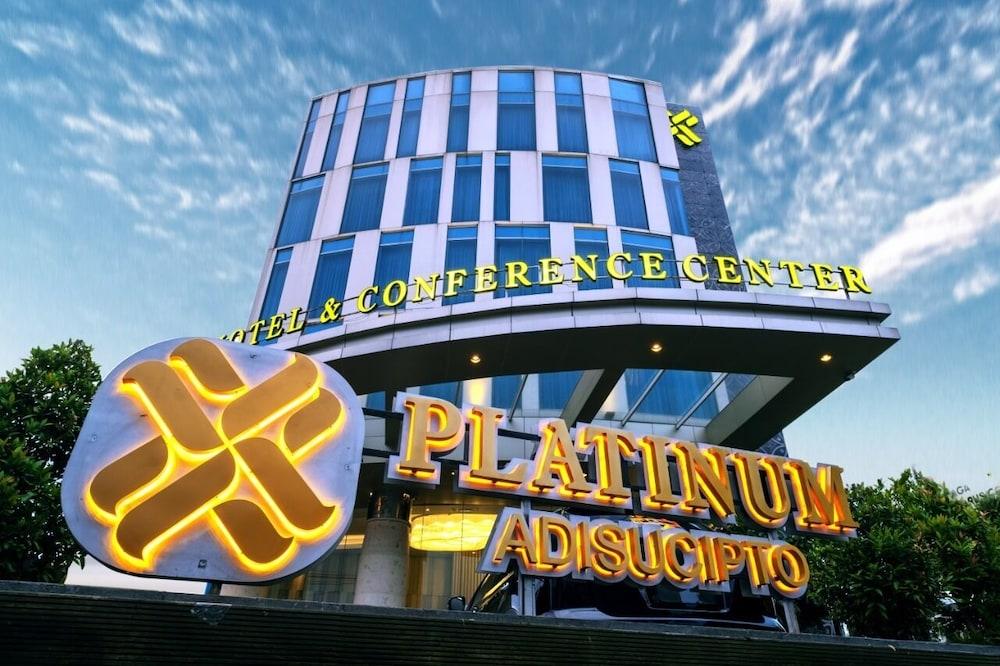 Platinum Adisucipto Hotel&Conference Center Kalasan Exterior foto