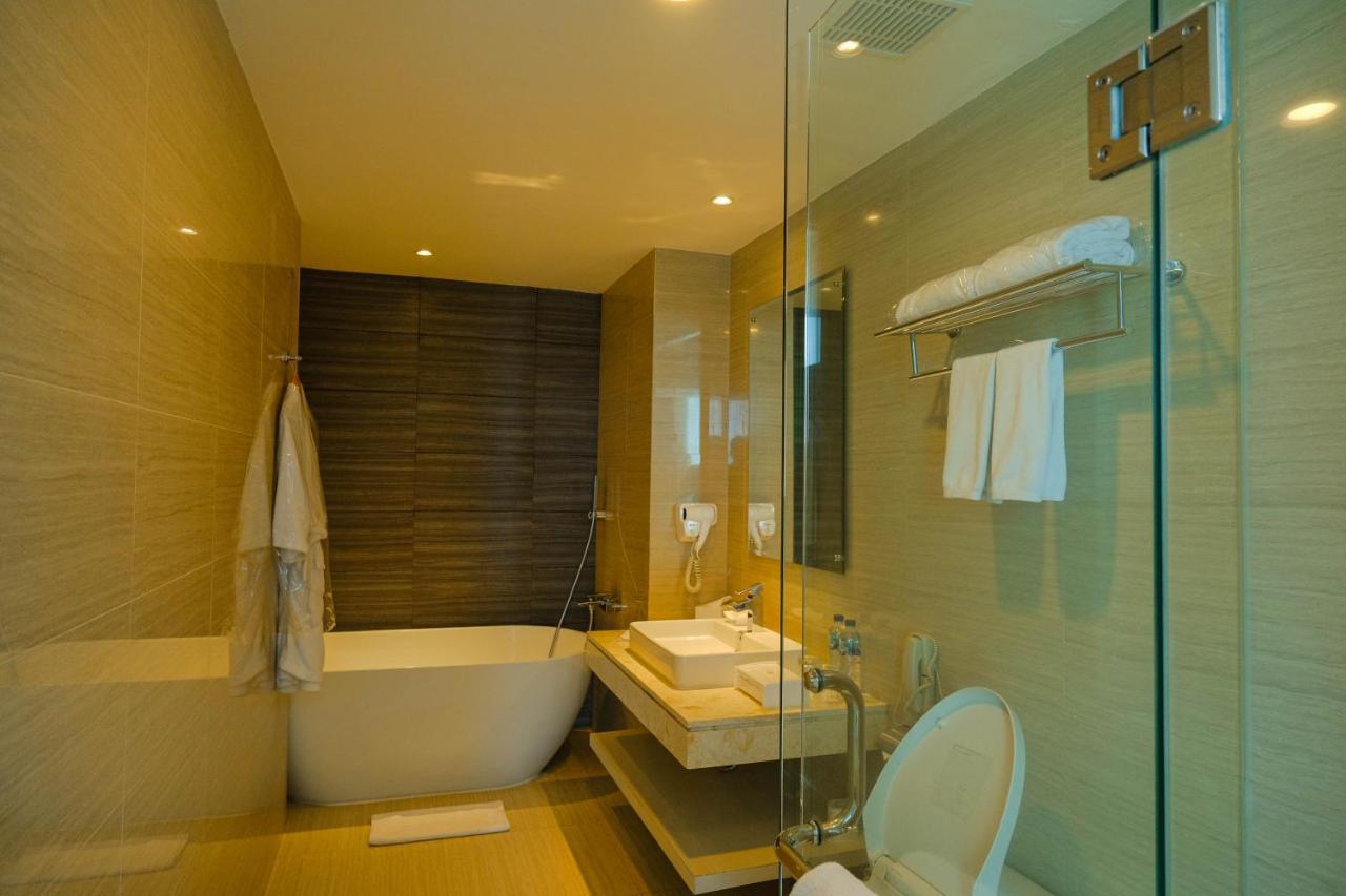 Platinum Adisucipto Hotel&Conference Center Kalasan Exterior foto