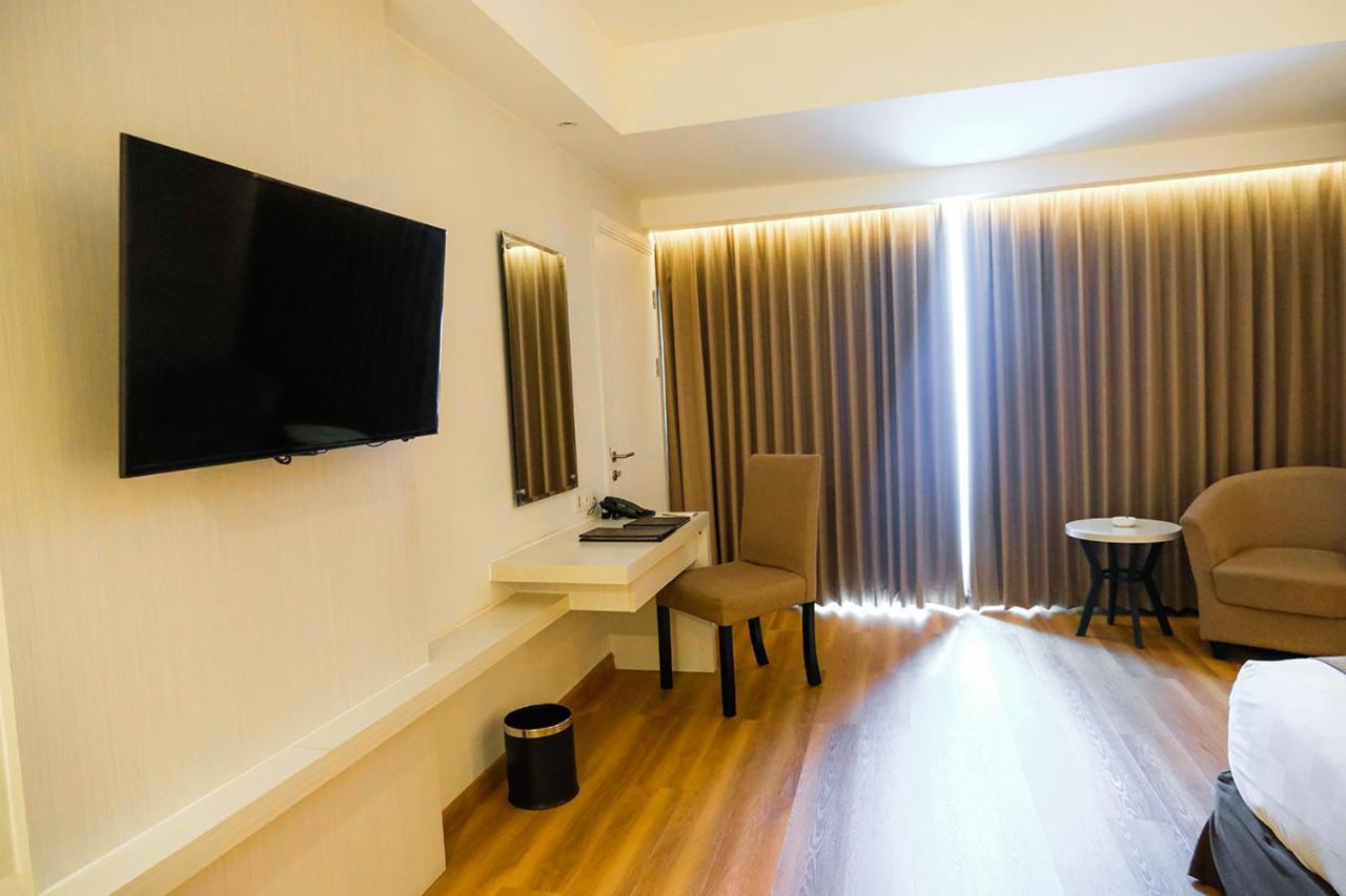 Platinum Adisucipto Hotel&Conference Center Kalasan Exterior foto