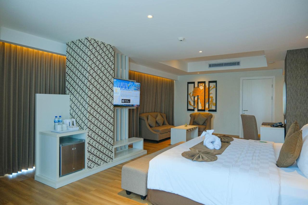 Platinum Adisucipto Hotel&Conference Center Kalasan Exterior foto