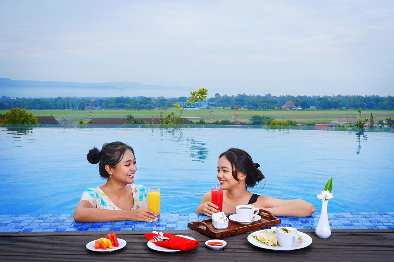 Platinum Adisucipto Hotel&Conference Center Kalasan Exterior foto