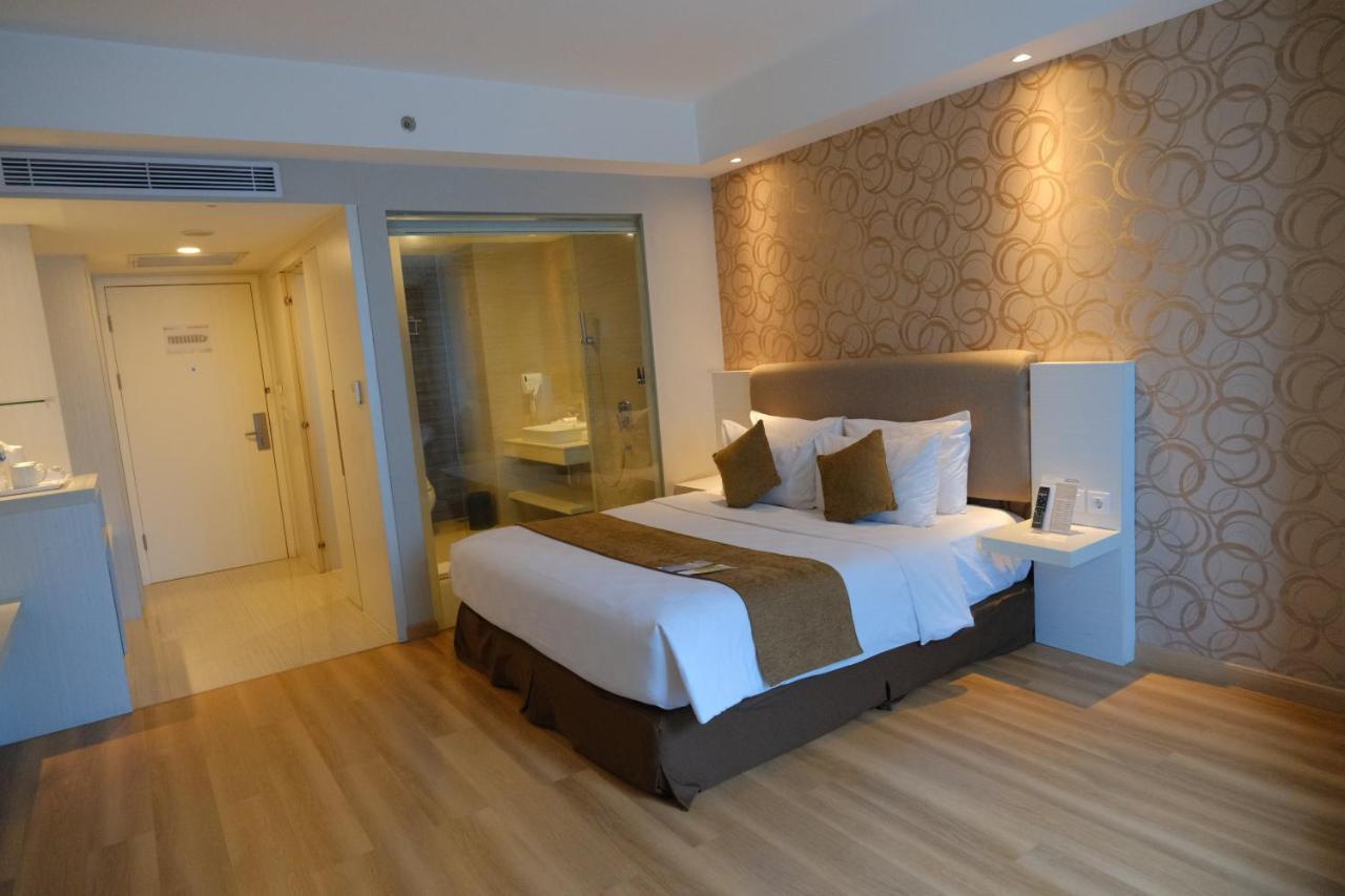 Platinum Adisucipto Hotel&Conference Center Kalasan Exterior foto