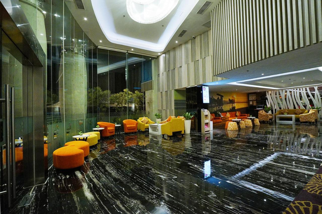 Platinum Adisucipto Hotel&Conference Center Kalasan Exterior foto