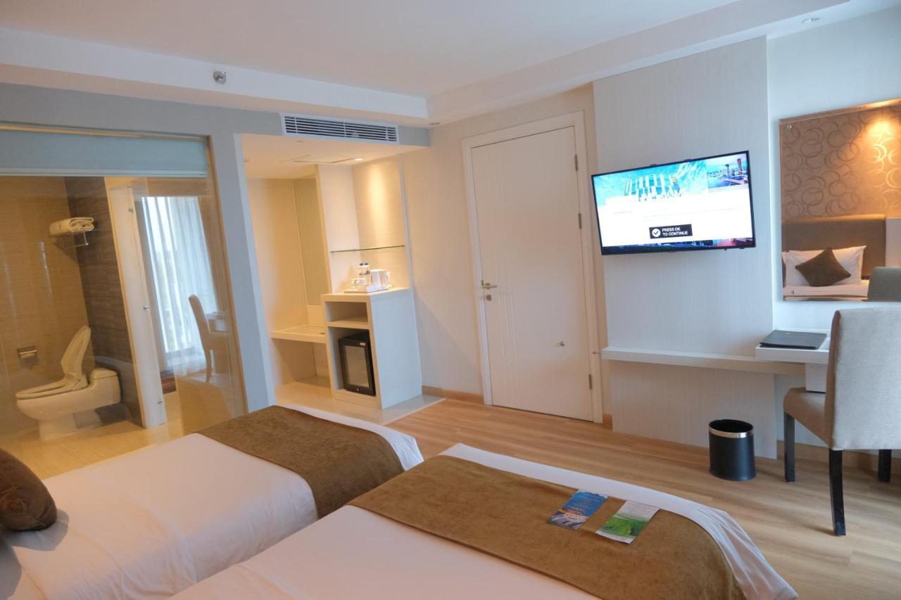 Platinum Adisucipto Hotel&Conference Center Kalasan Exterior foto