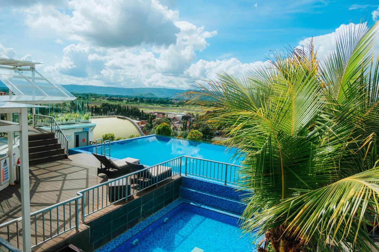 Platinum Adisucipto Hotel&Conference Center Kalasan Exterior foto