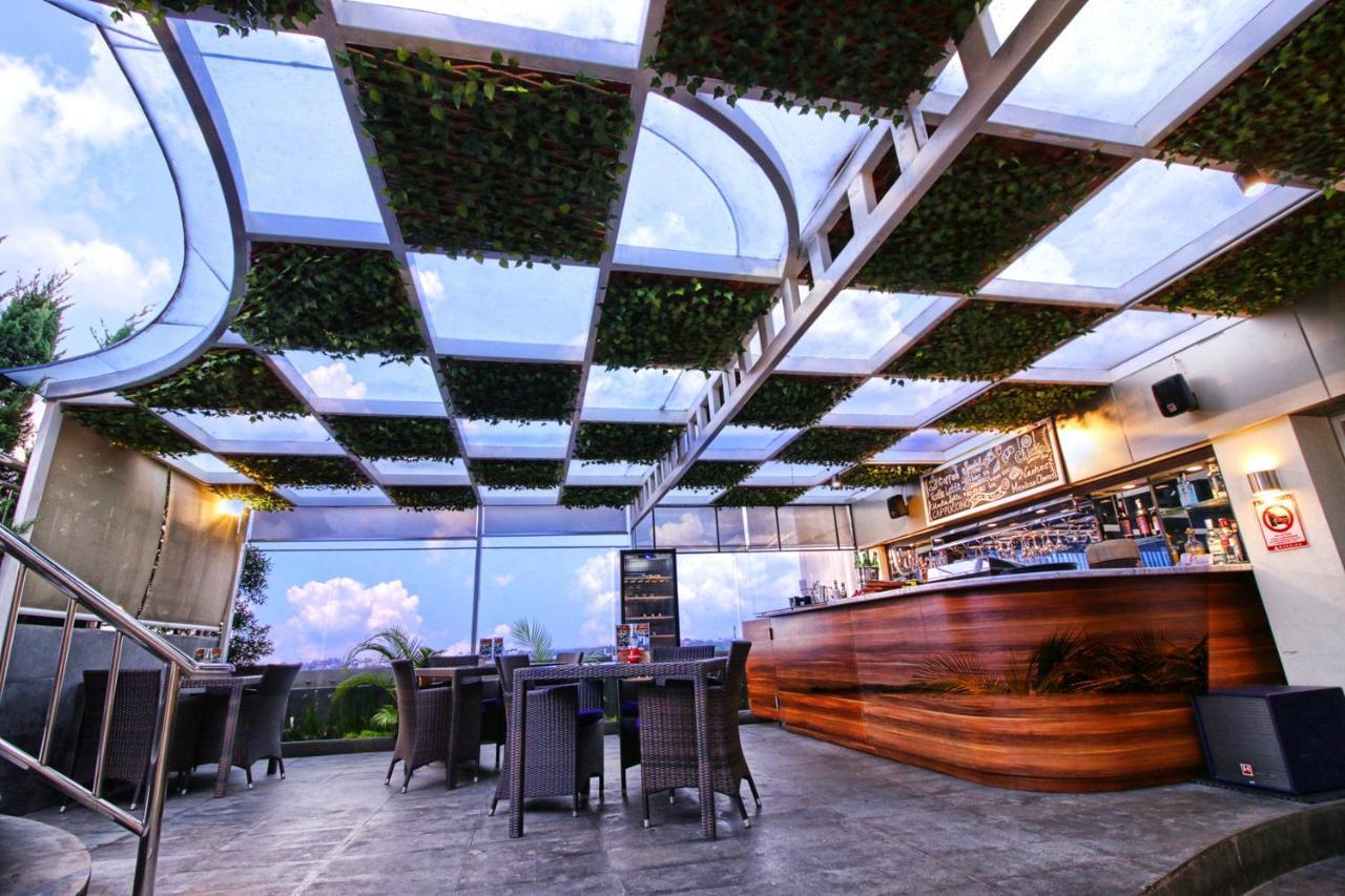 Platinum Adisucipto Hotel&Conference Center Kalasan Exterior foto