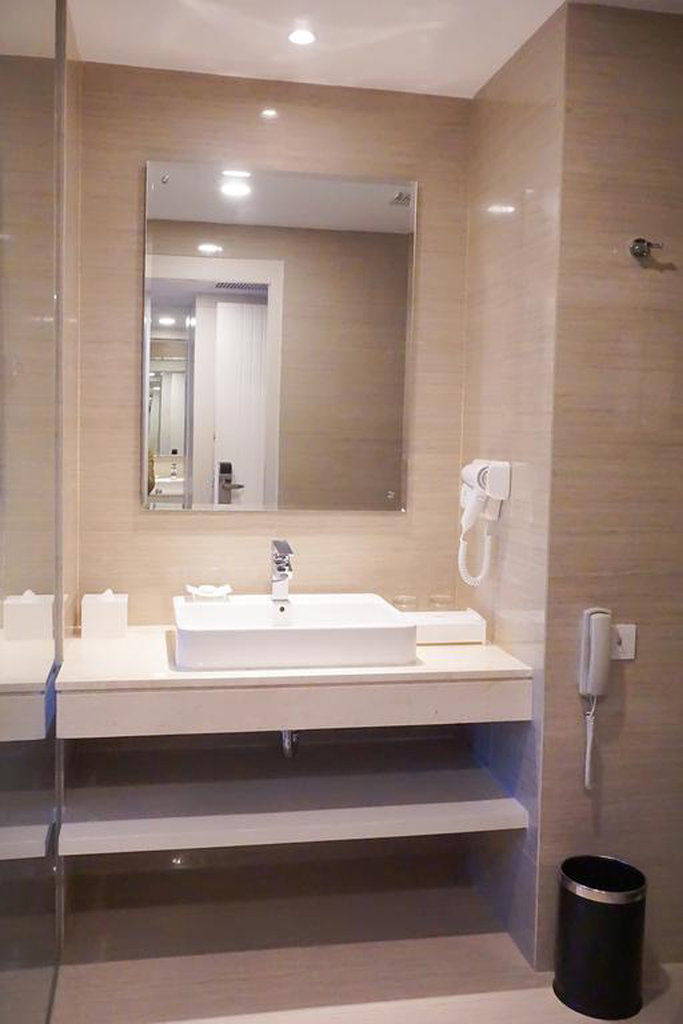 Platinum Adisucipto Hotel&Conference Center Kalasan Exterior foto