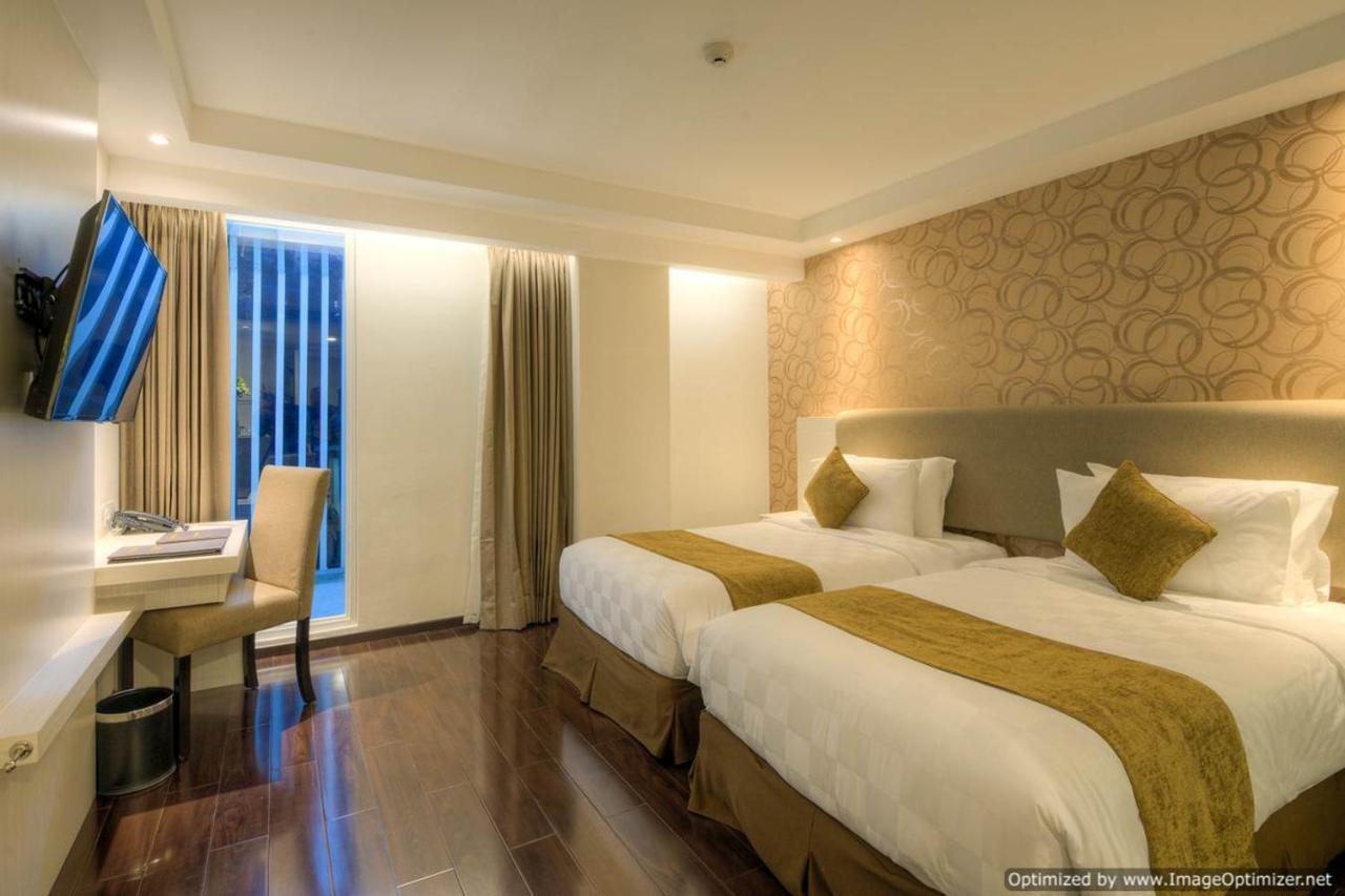 Platinum Adisucipto Hotel&Conference Center Kalasan Exterior foto