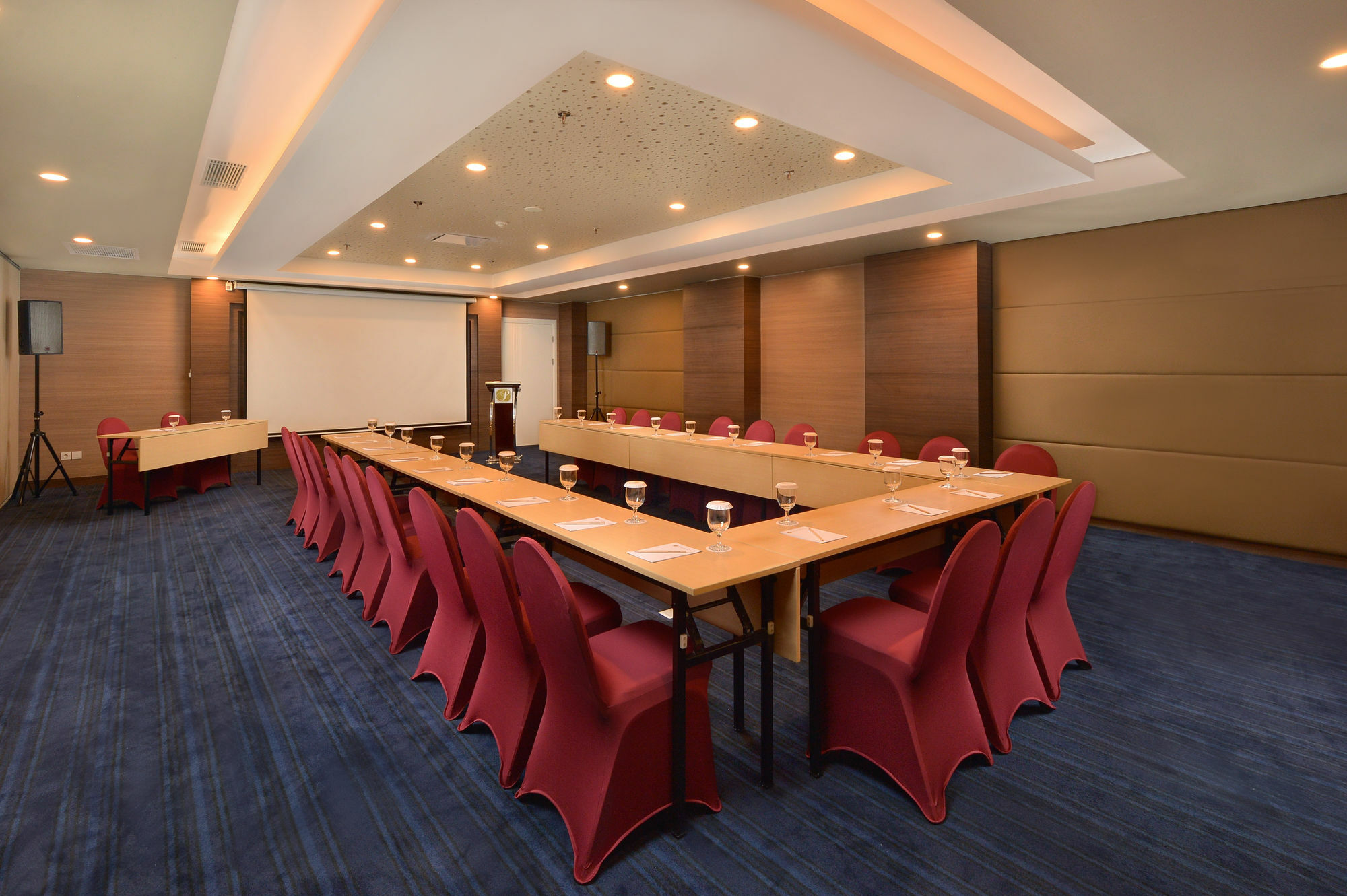 Platinum Adisucipto Hotel&Conference Center Kalasan Exterior foto