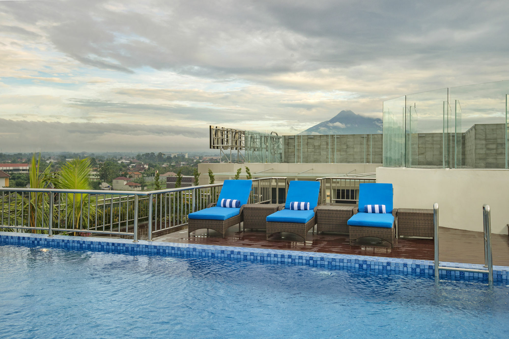 Platinum Adisucipto Hotel&Conference Center Kalasan Exterior foto