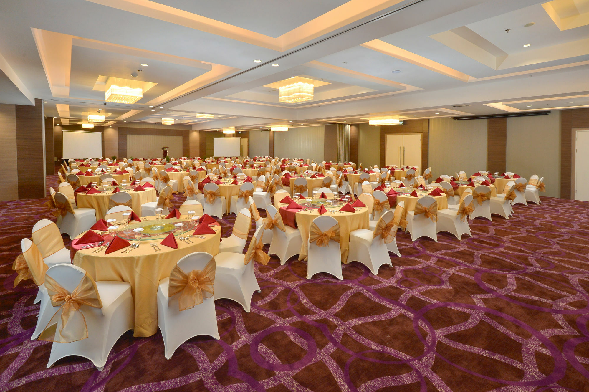 Platinum Adisucipto Hotel&Conference Center Kalasan Exterior foto