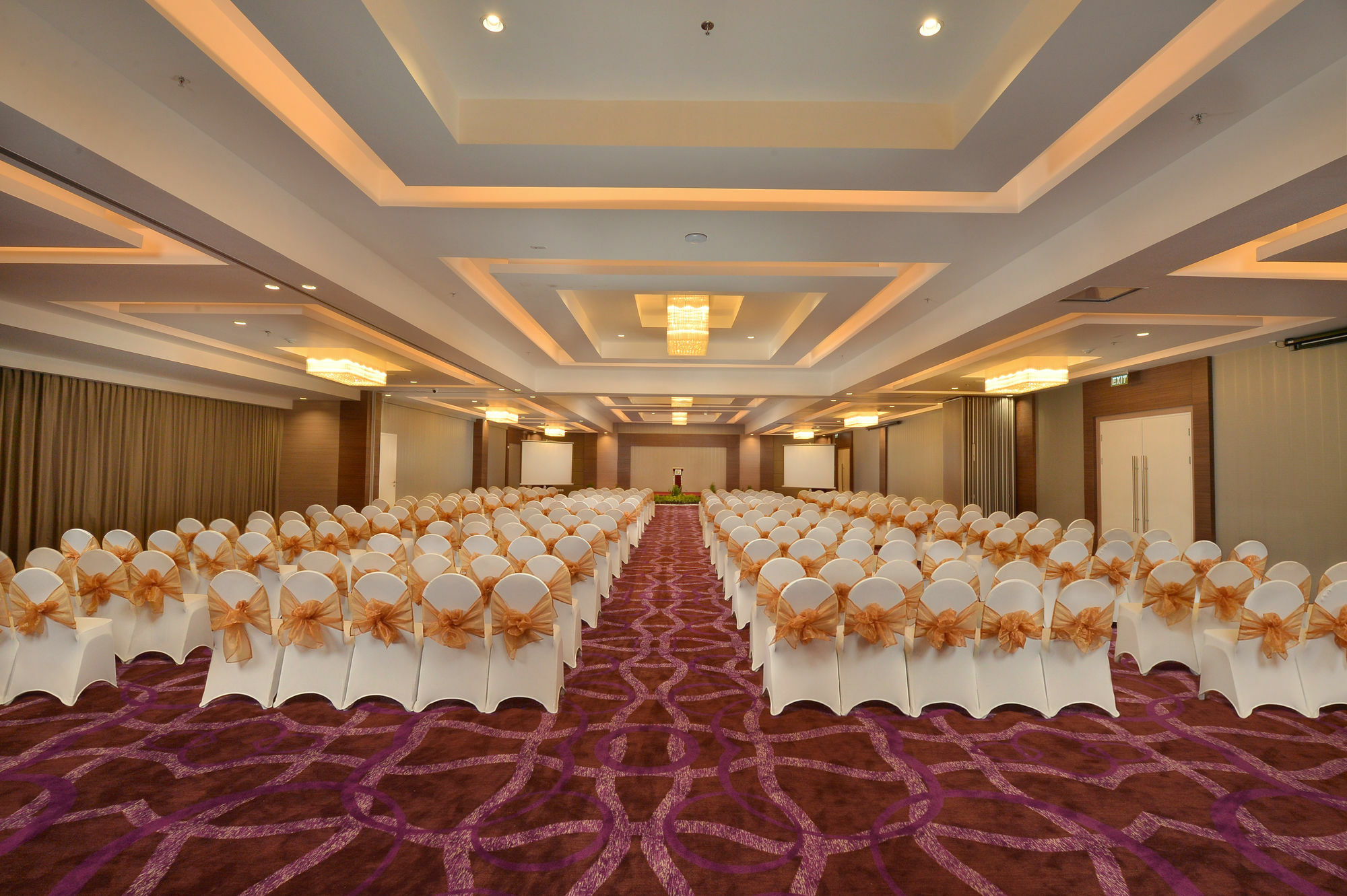 Platinum Adisucipto Hotel&Conference Center Kalasan Exterior foto