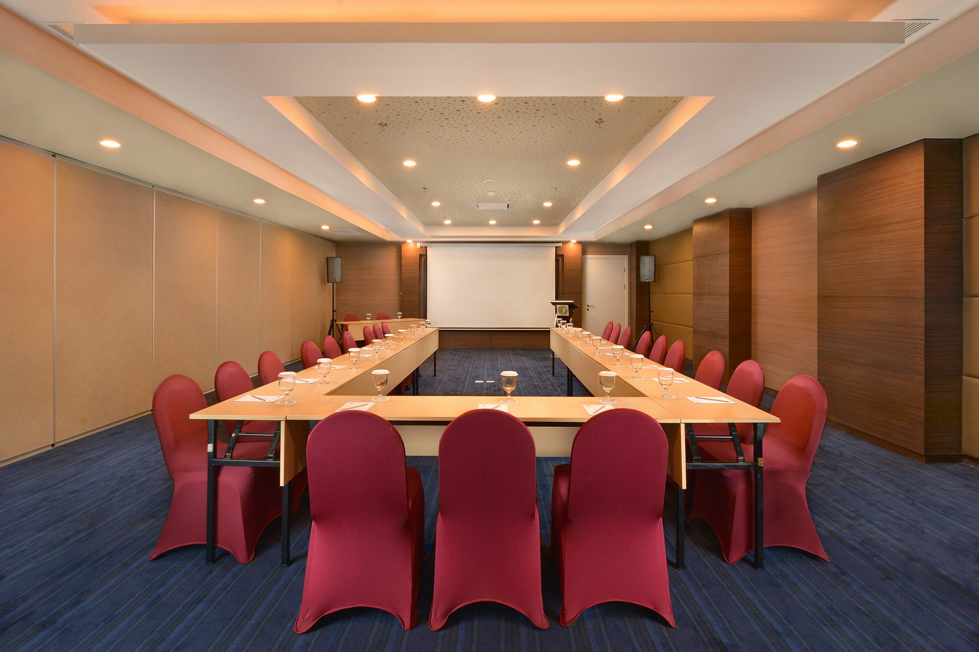 Platinum Adisucipto Hotel&Conference Center Kalasan Exterior foto